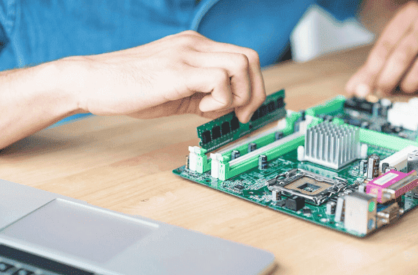 檢查內存條和硬盤連接