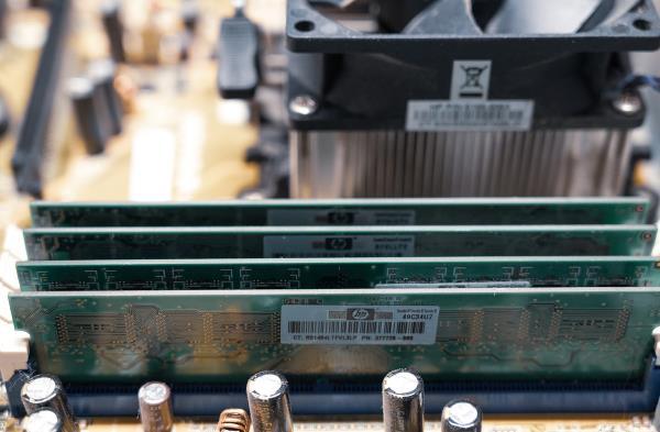 重插內(nèi)存條