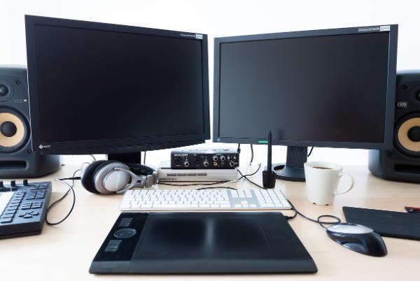 利用擴(kuò)展塢或轉(zhuǎn)接器