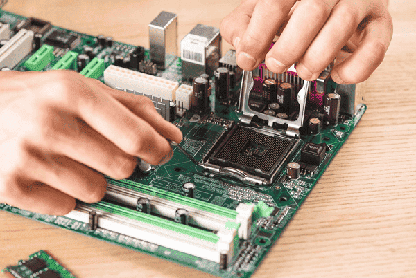 檢查主機(jī)內(nèi)部的顯卡與內(nèi)存